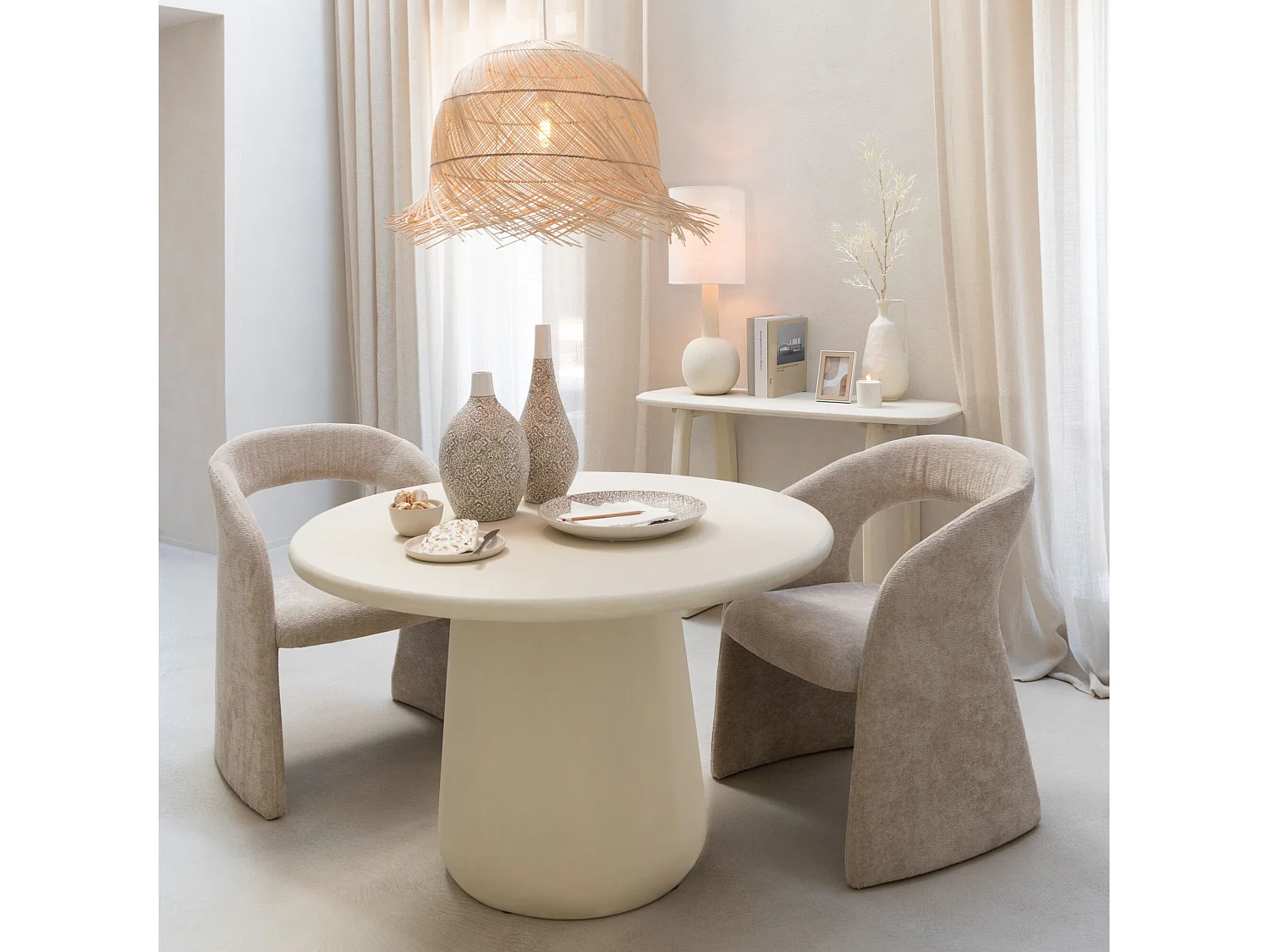 Table à manger ronde organique beige D118 4 places - MILLY