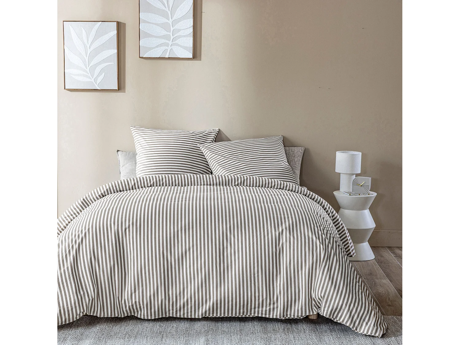 Parure de lit 140x200 coton à rayures taupe Terre de Nuit Horizon
