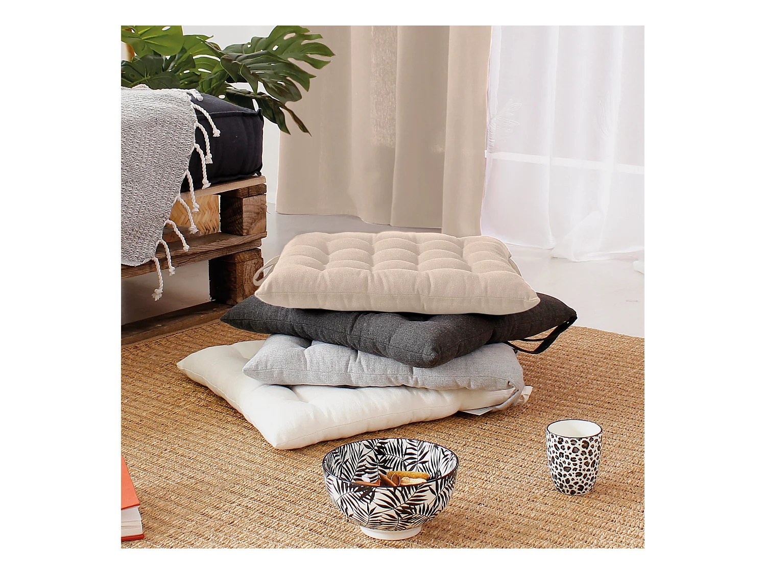 4 galettes piquées carré, 38x38cm, gris clair, avec nouettes, effet chambray, collection Dune