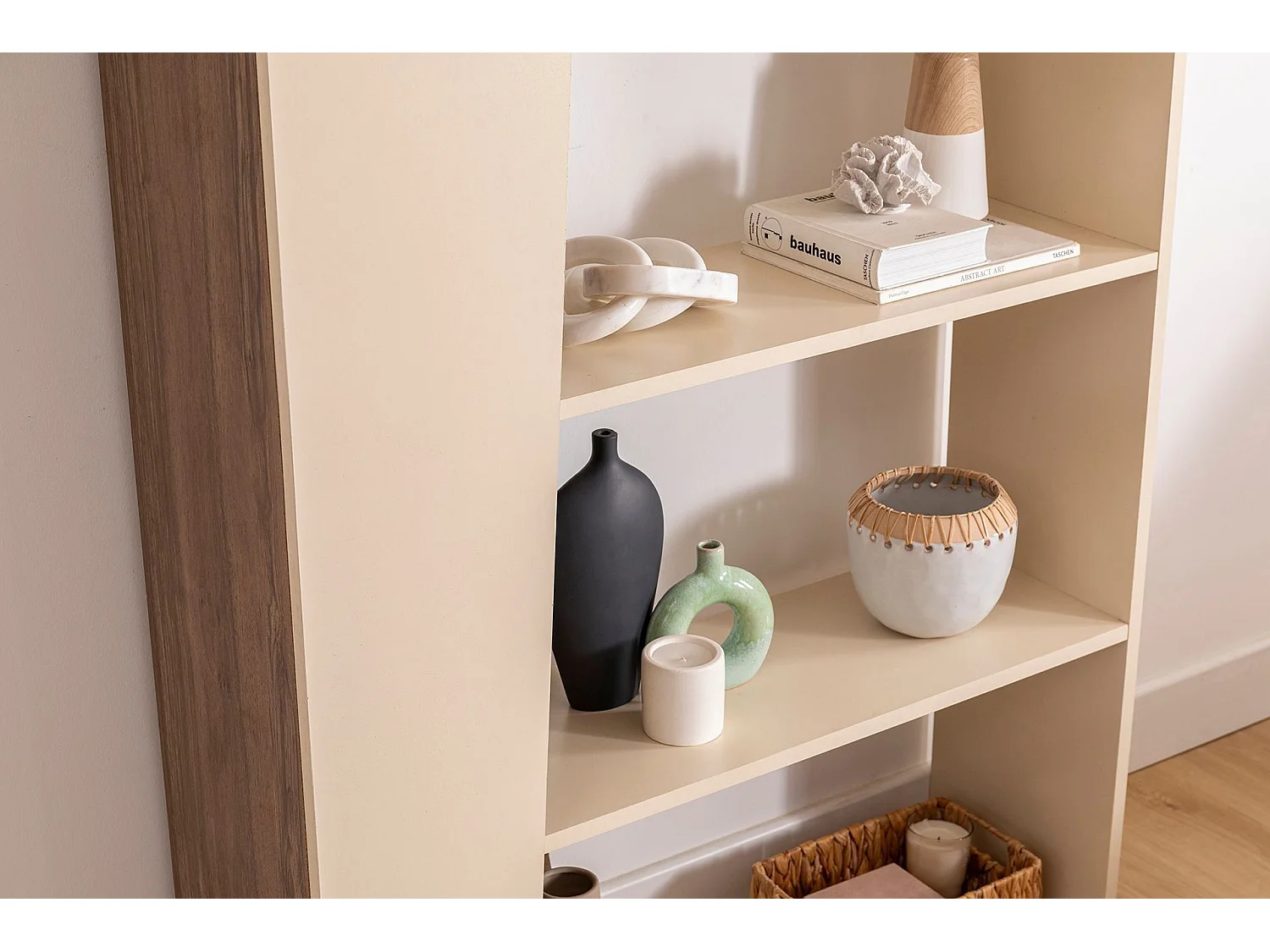 Boekenkast – 100cm x 30cm x 170cm – Walnoot en beige – Melamine gecoate spaanplaat