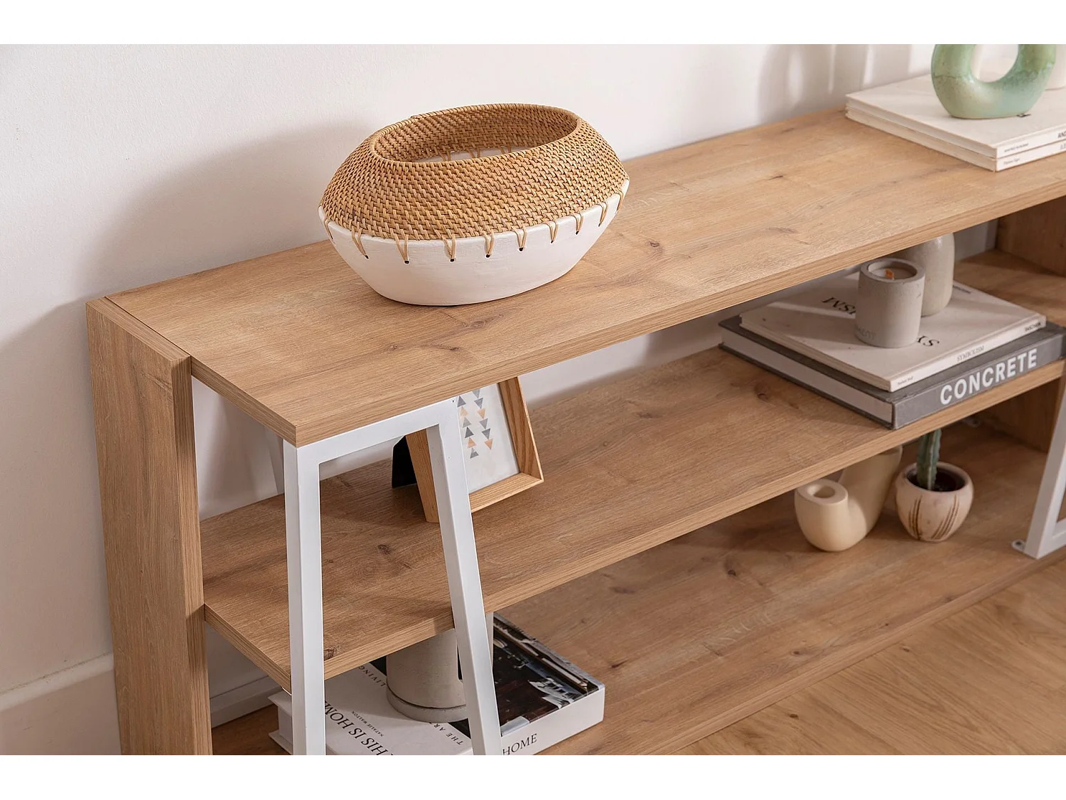 Meuble TV – 123,6 cm x 30 cm x 48,6 cm – Saphir et blanc – Métal et panneaux de particules