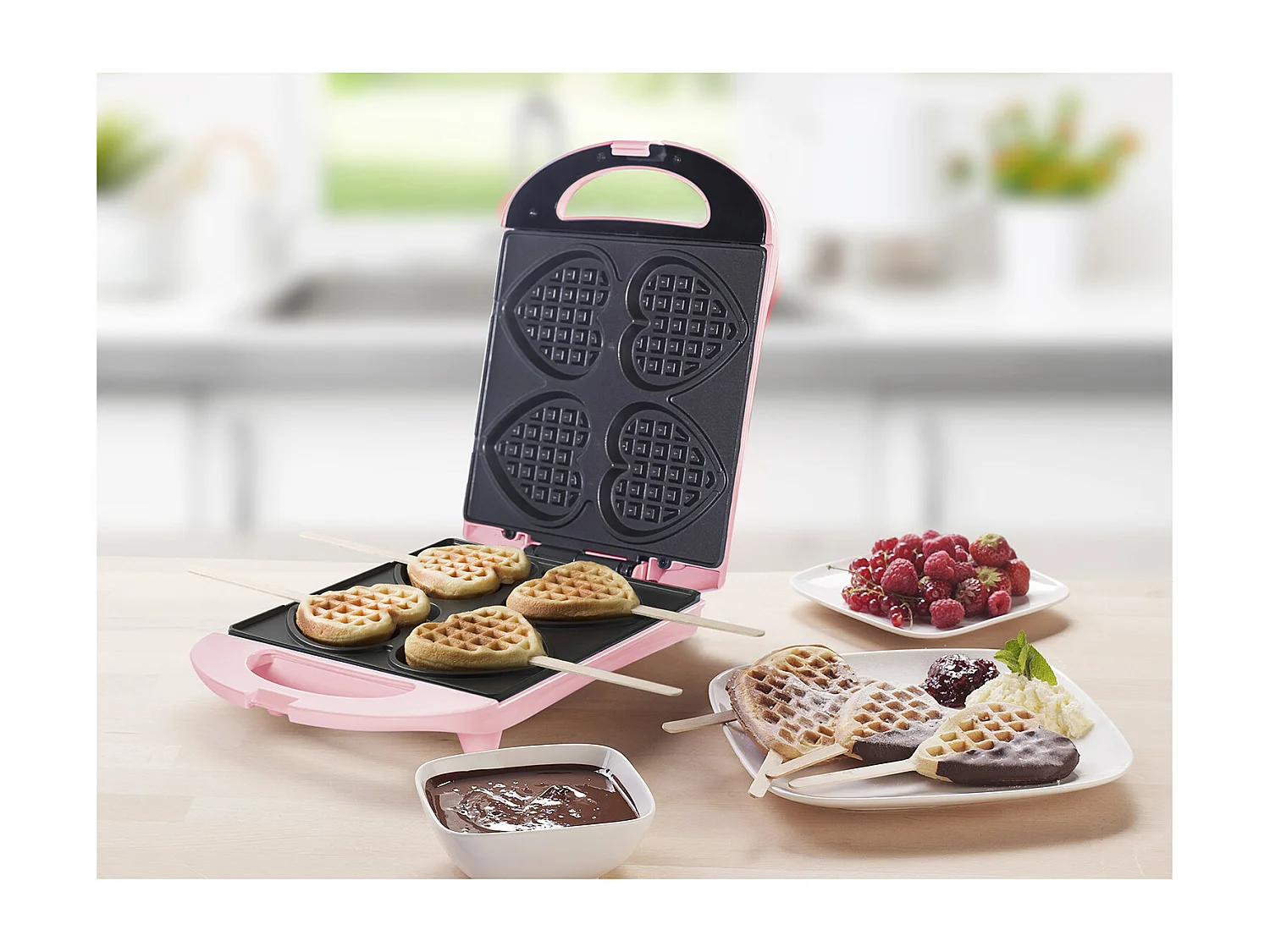 Bestron Wafelijzer voor Kleine Hartvormige Wafels op Stokjes - Retro-Design - 780 W Roze