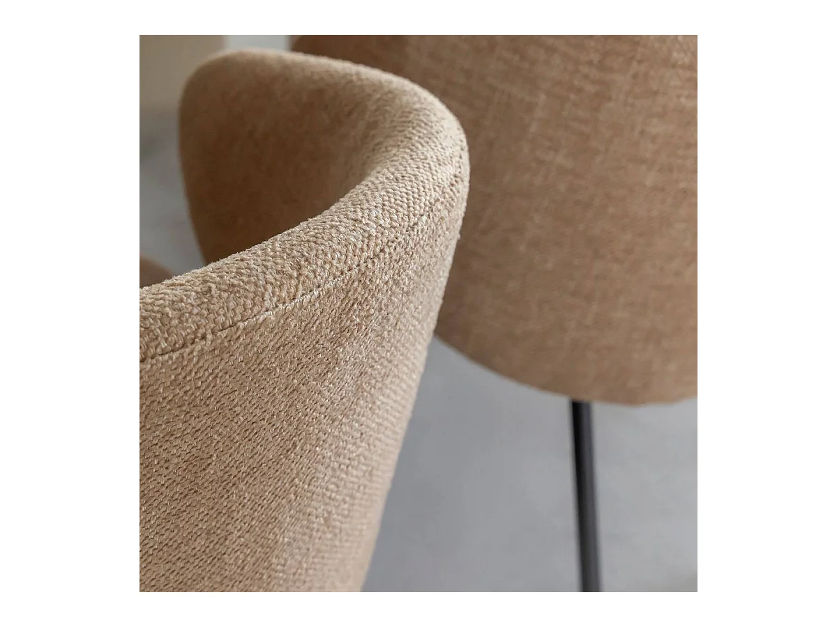 Chaise avec accoudoirs ronds en tissu sable et pieds en métal Cléa (lot de 2)