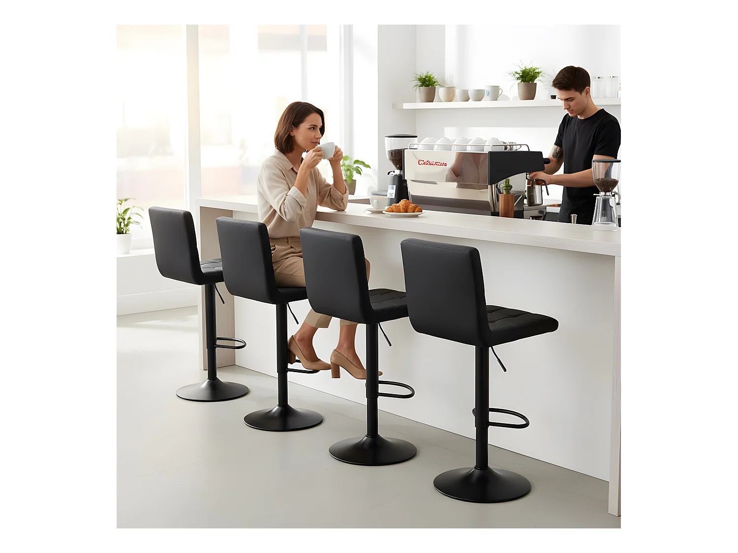 Set van 4 In Hoogte Verstelbare Barkrukken met Rugleuning en Voetensteun, Moderne Zwarte Kunstleren