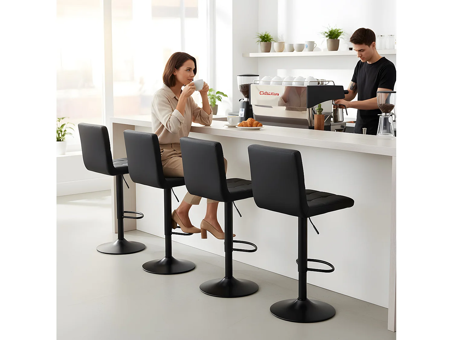 Set van 4 In Hoogte Verstelbare Barkrukken met Rugleuning en Voetensteun, Moderne Zwarte Kunstleren