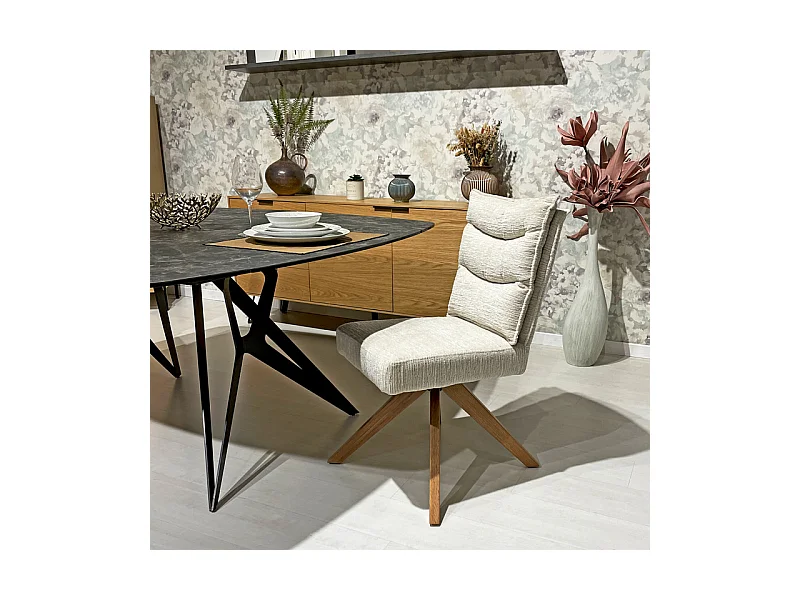 Chaise pivotante 360° matelassé tissu doux écru pieds bois - DARCY