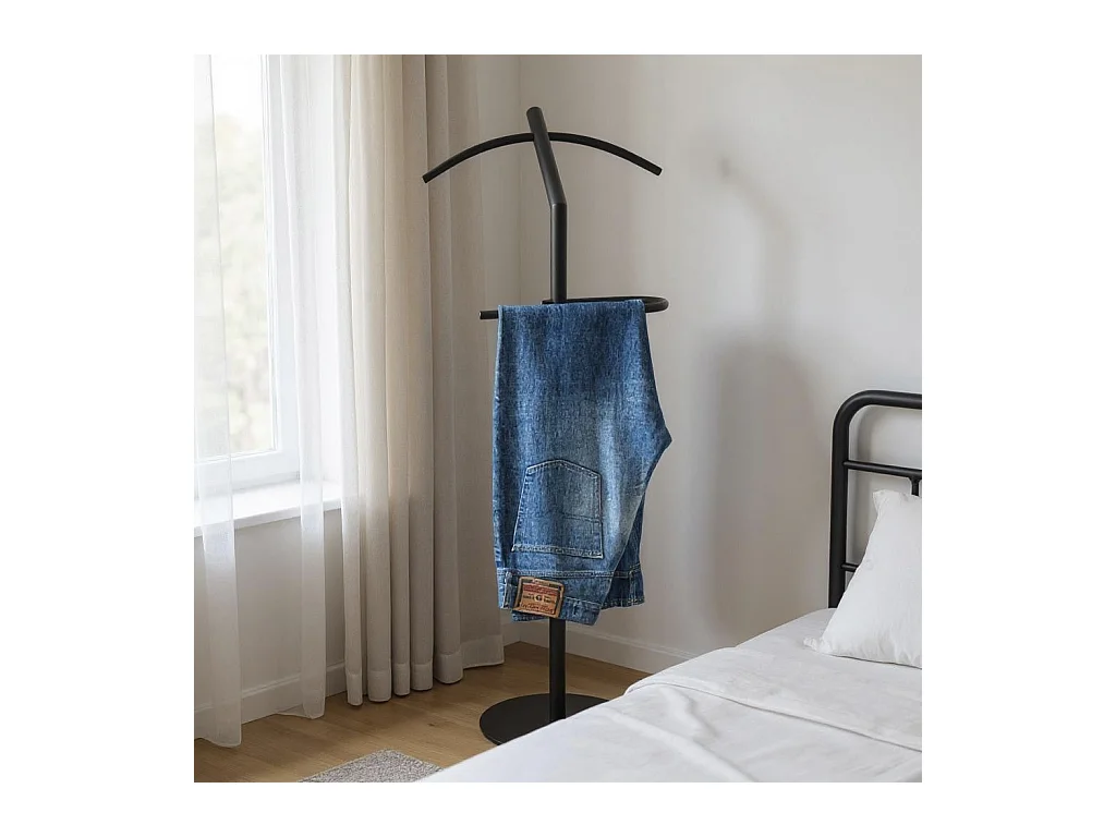 Valet de nuit avec cintre intégré coloris Noir - Longueur 47 x Profondeur 30 x Hauteur 111 cm