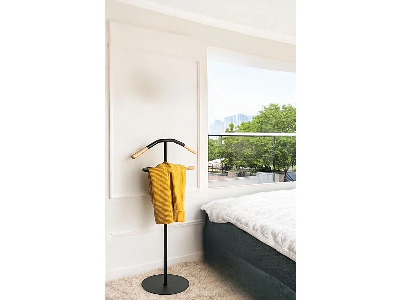 Valet de nuit avec cintre intégré coloris Noir - Longueur 50 x Profondeur 34 x Hauteur 105 cm