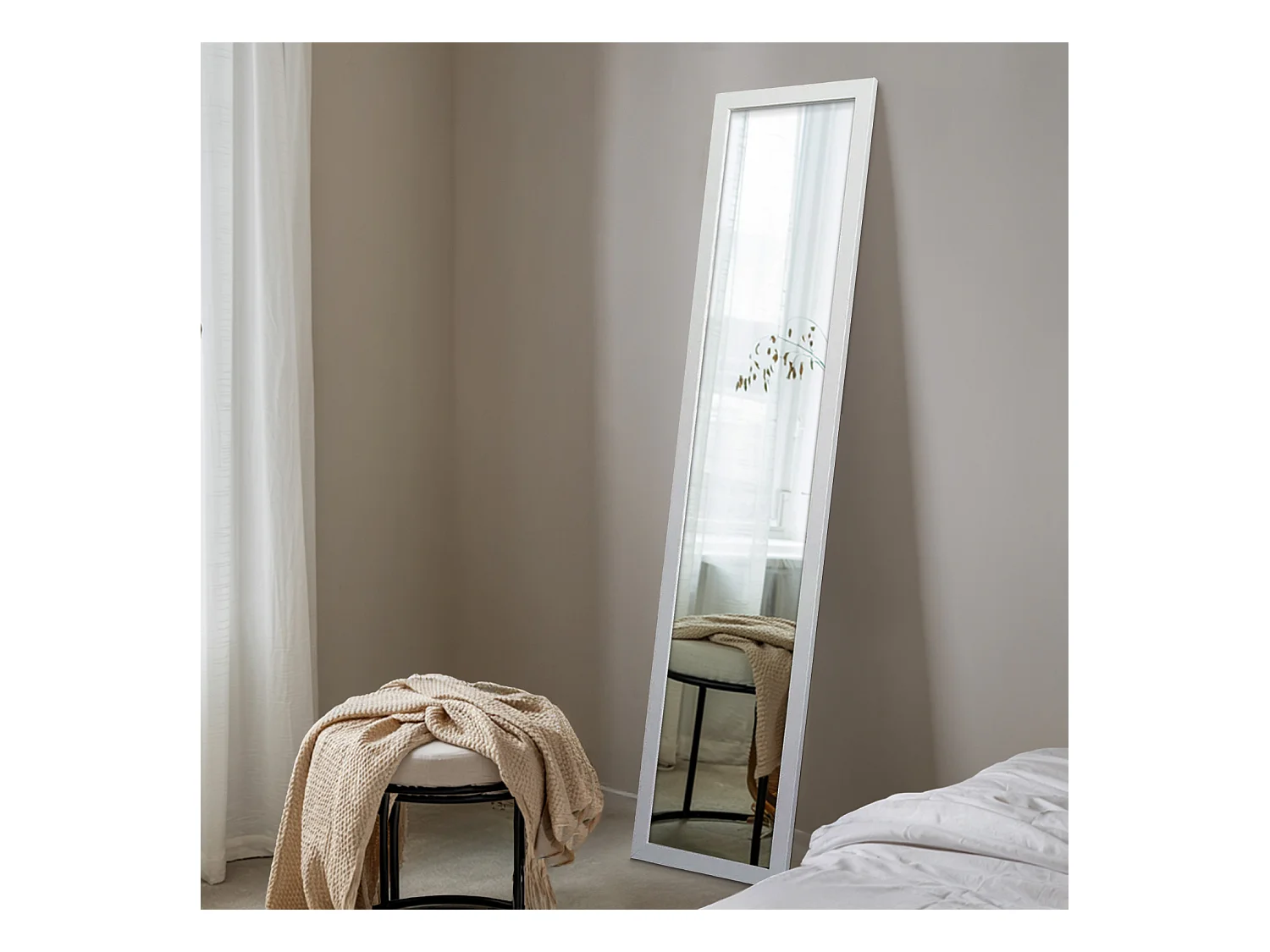 Miroir sur pied blanc avec cadre élégant miroir moderne pour chambre dressing ou salon 50x160 Tulup