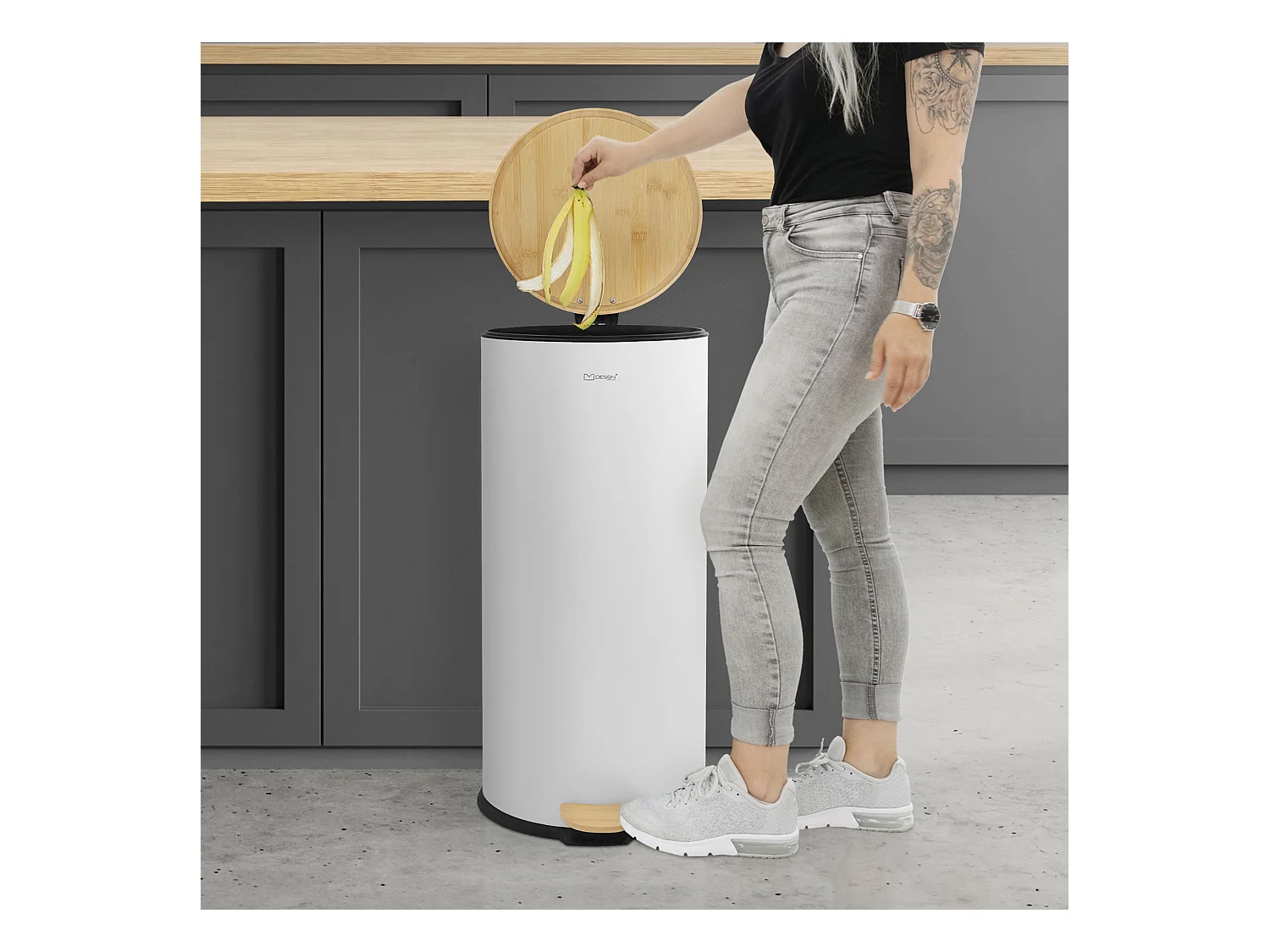 ML-Design Cubo de basura con pedal 30L papelera redonda acabado de acero inoxidable blanco, tapa de bambú con cierre suave para hogar y oficinas
