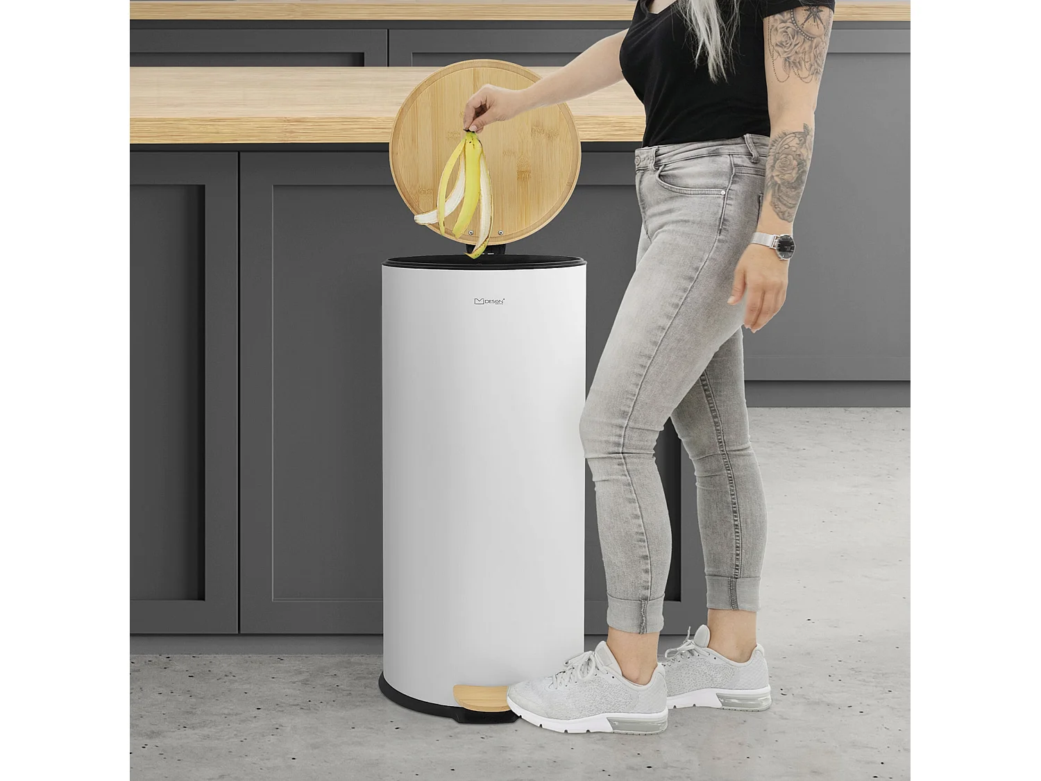 ML-Design Cubo de basura con pedal 30L papelera redonda acabado de acero inoxidable blanco, tapa de bambú con cierre suave para hogar y oficinas