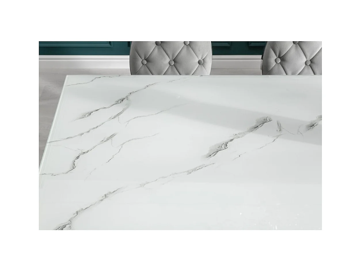 Table de salle à manger VELENA 180 cm – Plateau en verre effet marbre blanc – Structure en acier argenté