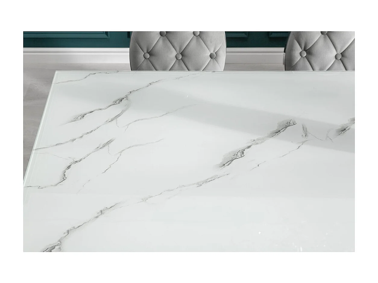 Table de salle à manger VELENA 180 cm – Plateau en verre effet marbre blanc – Structure en acier argenté