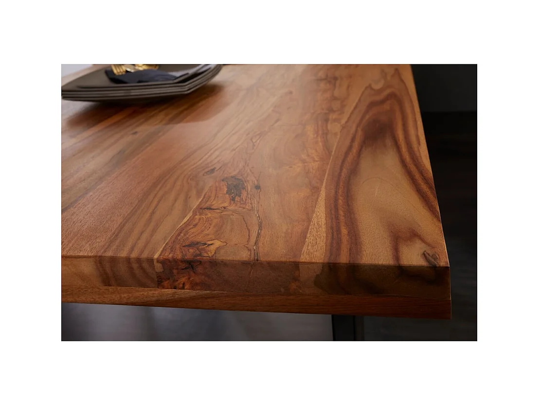 Table LODEN 140 cm – Plateau en bois massif de sheesham verni – Pieds en U en métal noir