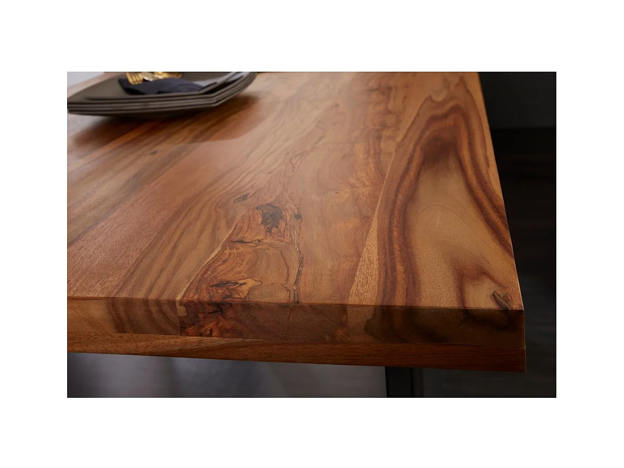 Table LODEN 140 cm – Plateau en bois massif de sheesham verni – Pieds en U en métal noir