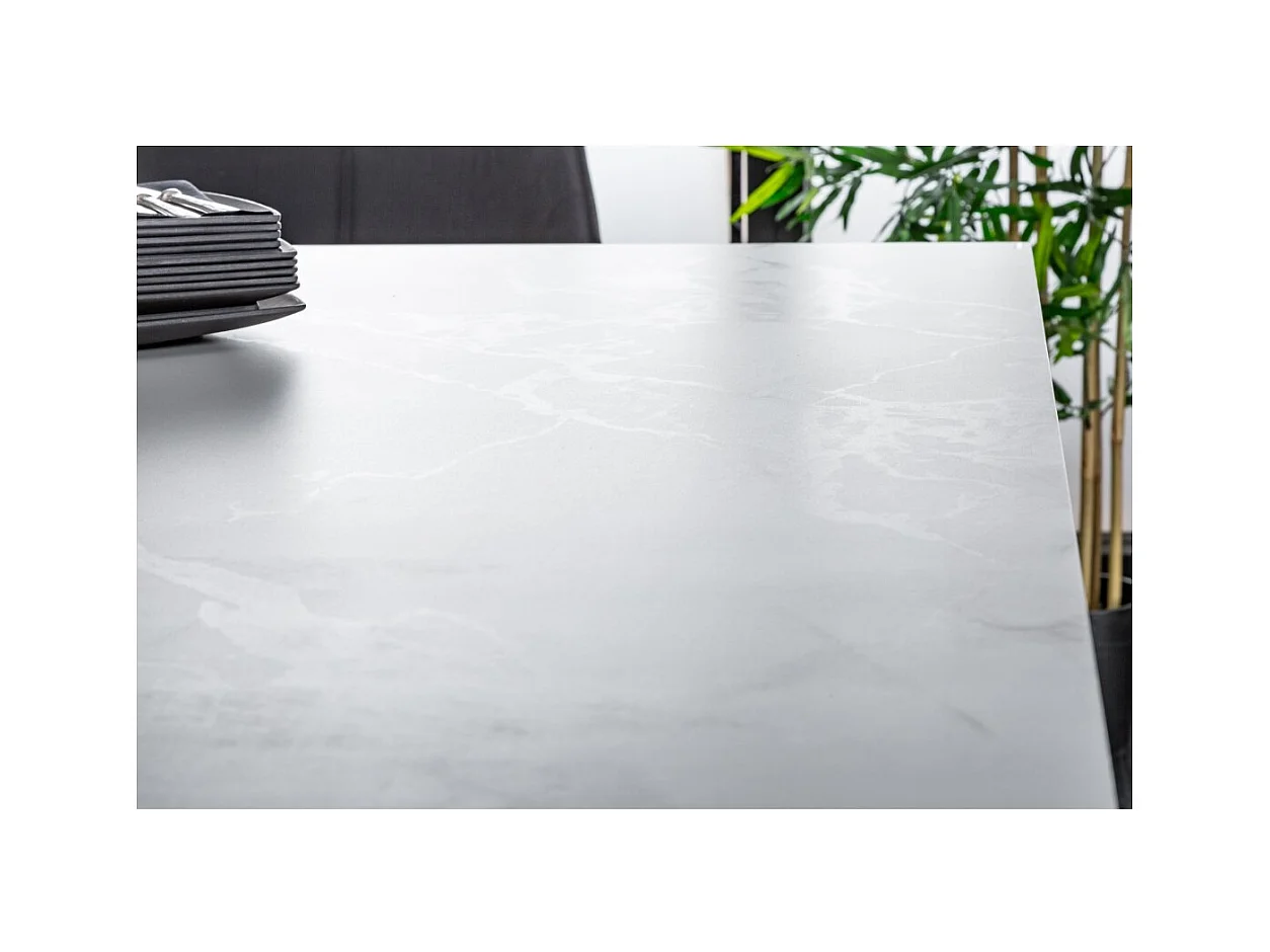 Table STELIX 180–220–260 cm – Plateau en céramique effet marbre blanc et verre trempé – Extensible avec pieds en métal noir