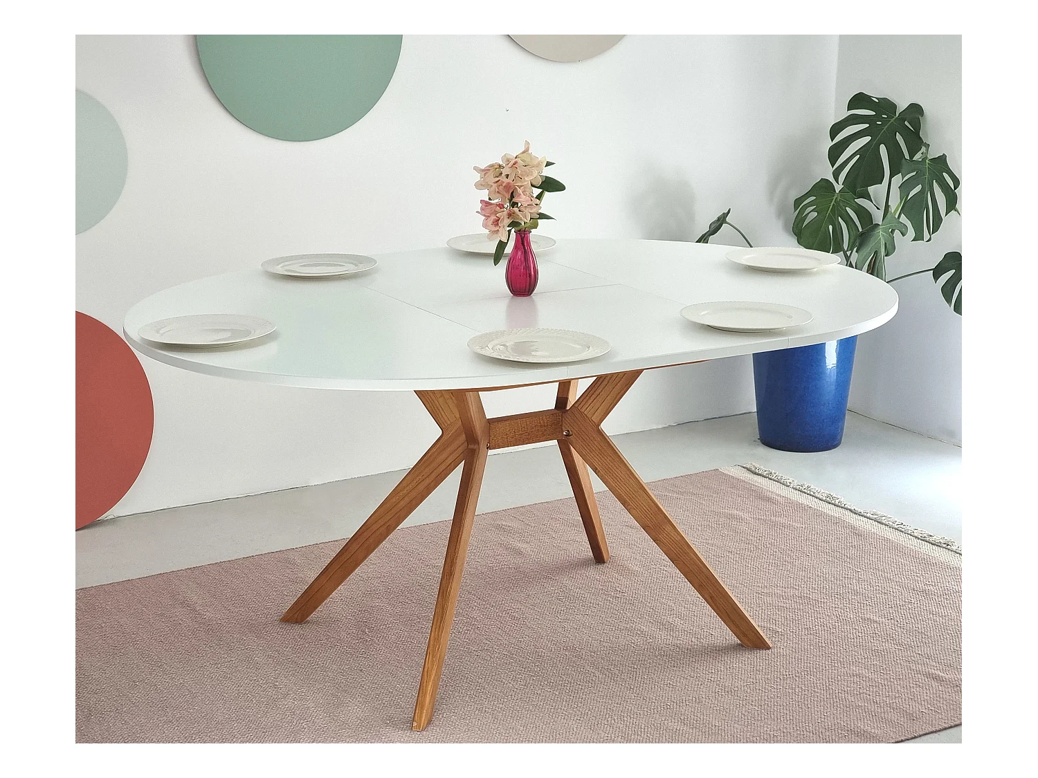 Mesa de jantar redonda extensível 120cm Biju Castanho Bege com pernas de carvalho