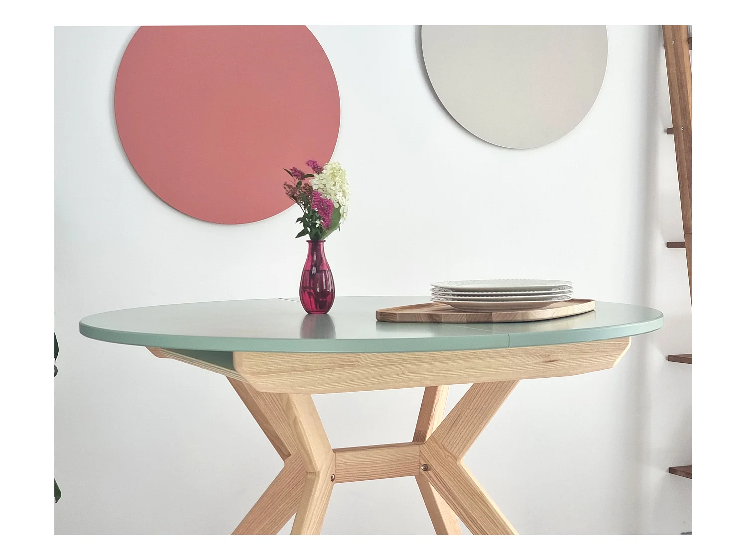 Ronde uitschuifbare eettafel 120cm Biju Poederblauw met eiken poten