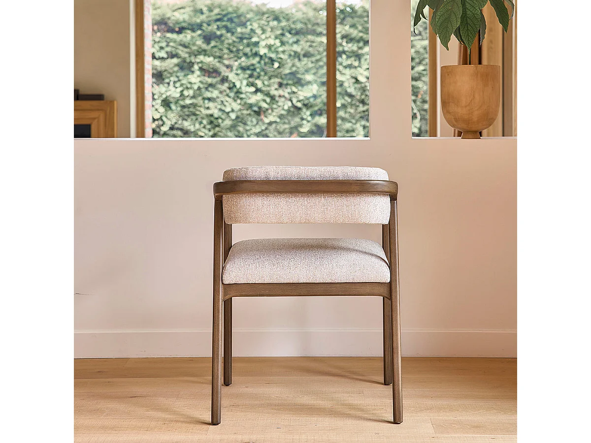 Sedia in legno massello con tessuto beige screziato