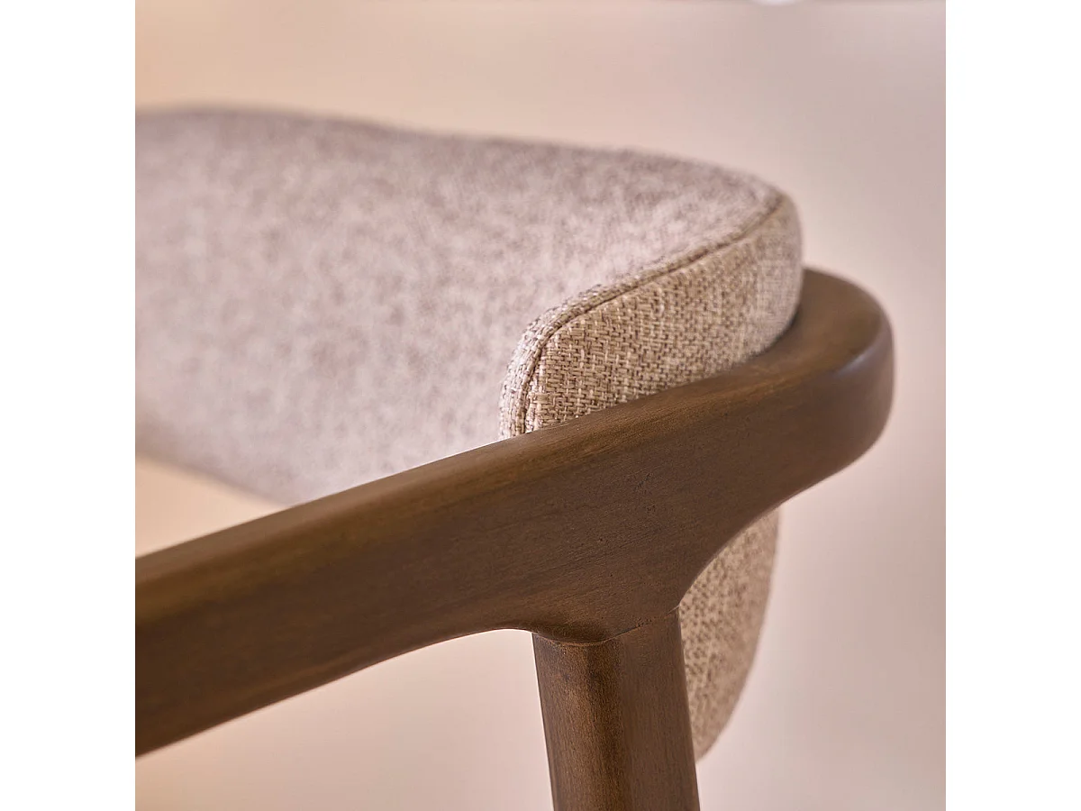 Sedia in legno massello con tessuto beige screziato