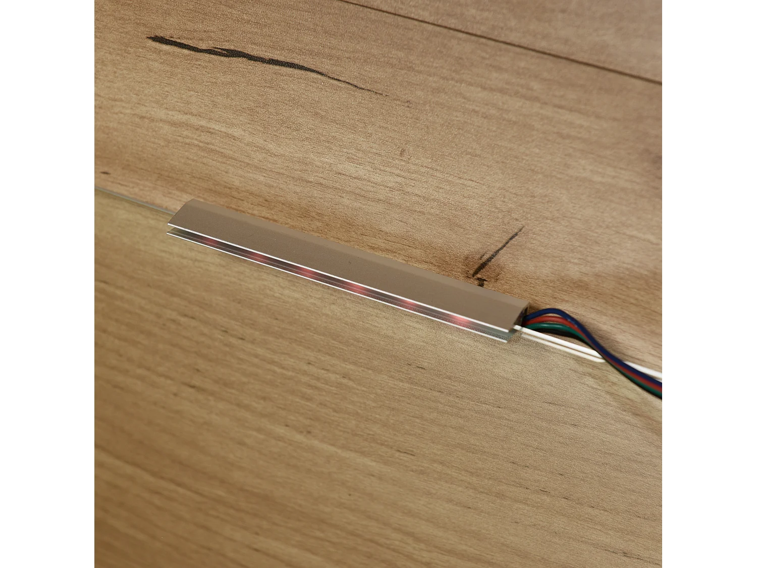 Buffet bas avec 3 portes 3 tiroirs - meuble de salon moderne - LEDs - panneaux de particules - naturel