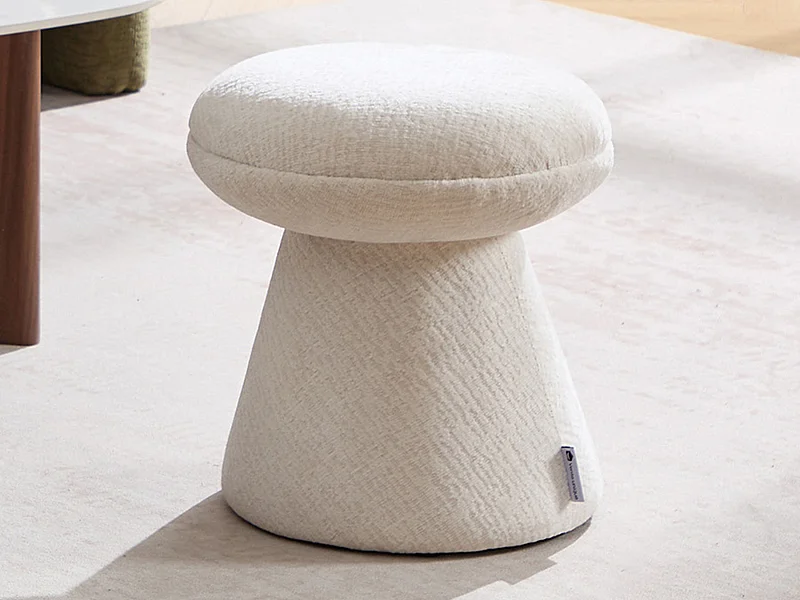 Pouf en tissu chenille beige ADEYOMA