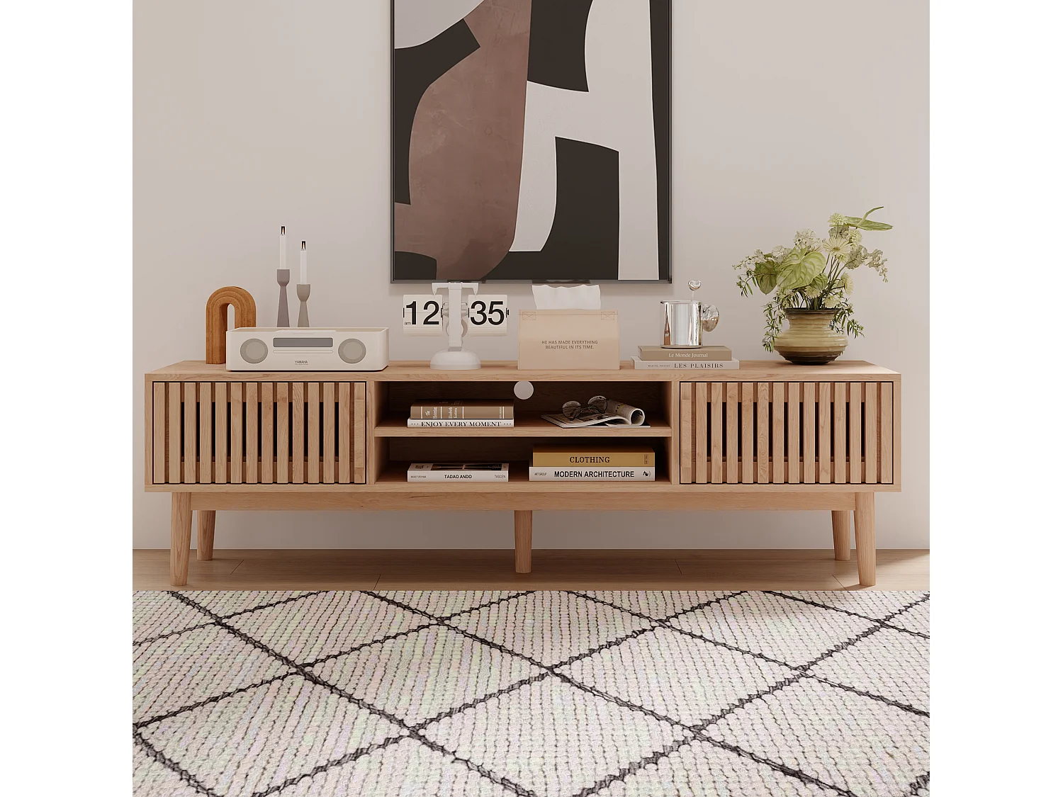Mueble de TV de madera maciza con puertas ventiladas y espacio de almacenamiento, color natural