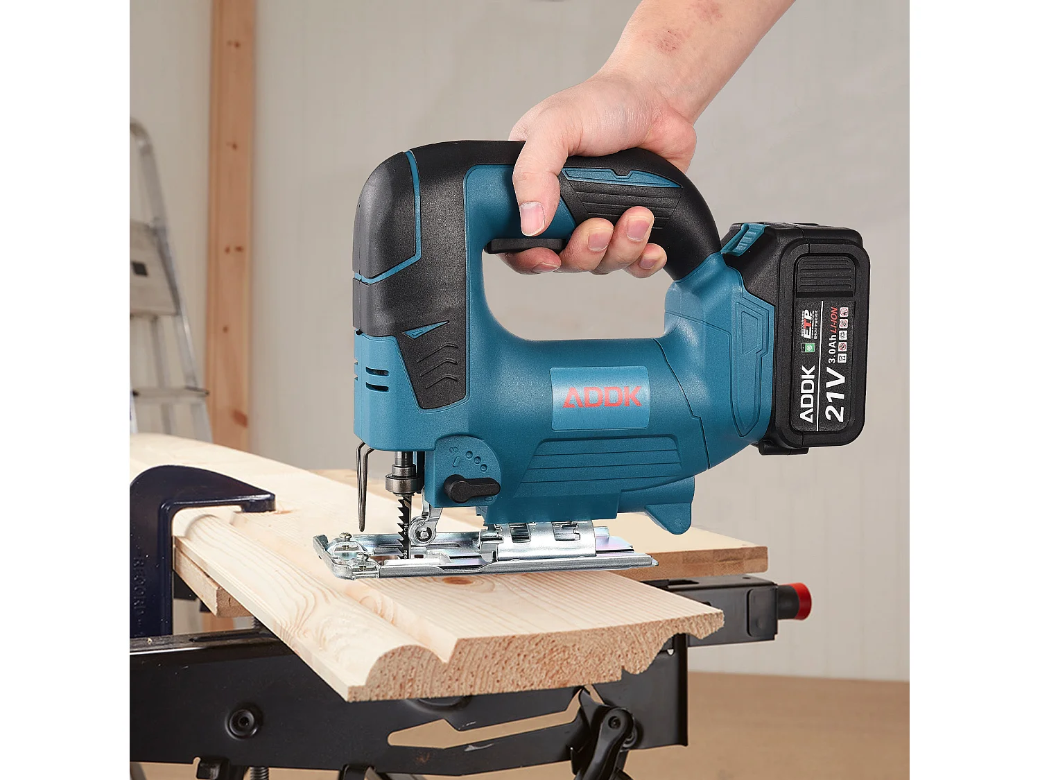 Scie Sauteuse Sans Fil 21V Brushless - 1 Batterie 3.0Ah + Chargeur + 5 Lames - Boîte PP