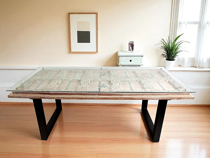 CONSOLA DE METAL DOURADO COM TAMPO DE MÁRMORE Dê um toque diferente à sua casa