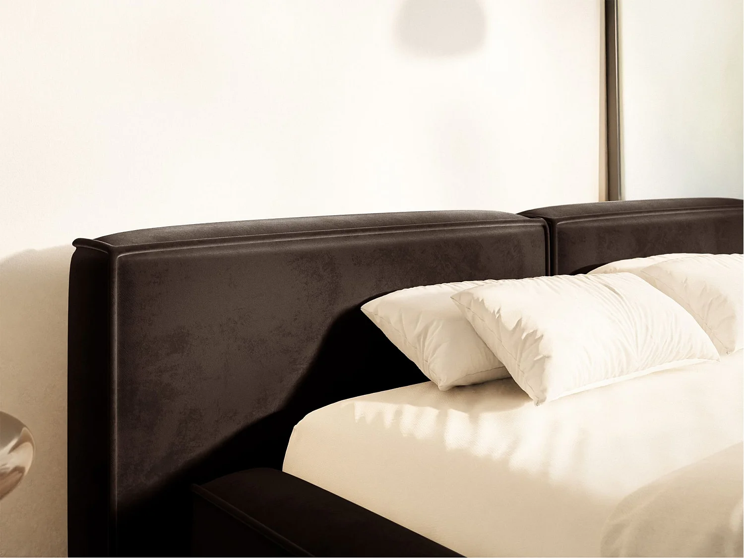 Lit coffre 180x200 avec coffre – sommier à lattes – velours – brun – TILVES LOW