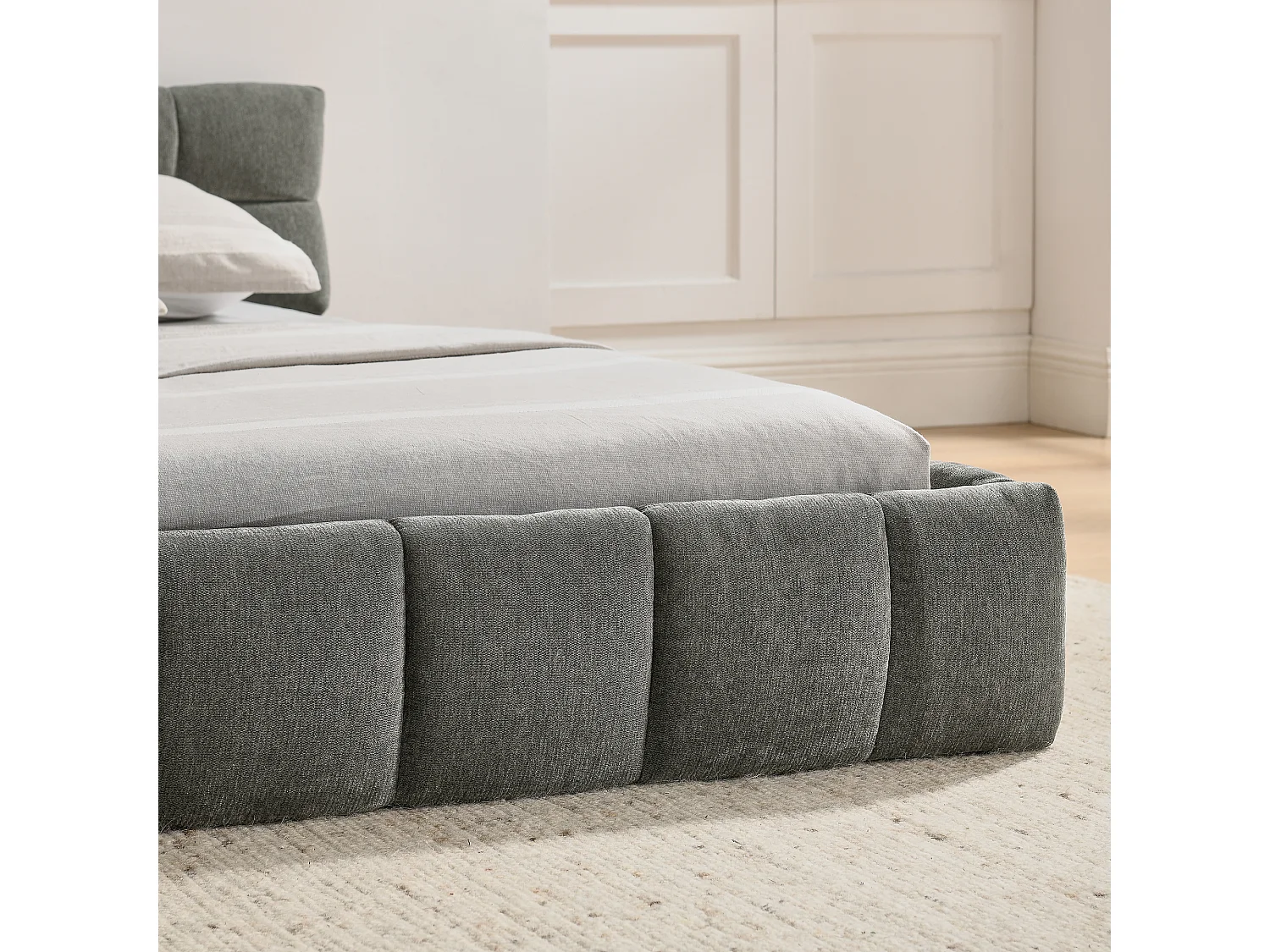 Lit double adulte gris foncé 160x200cm, matelassé carré, tissu chenille, bois + métal