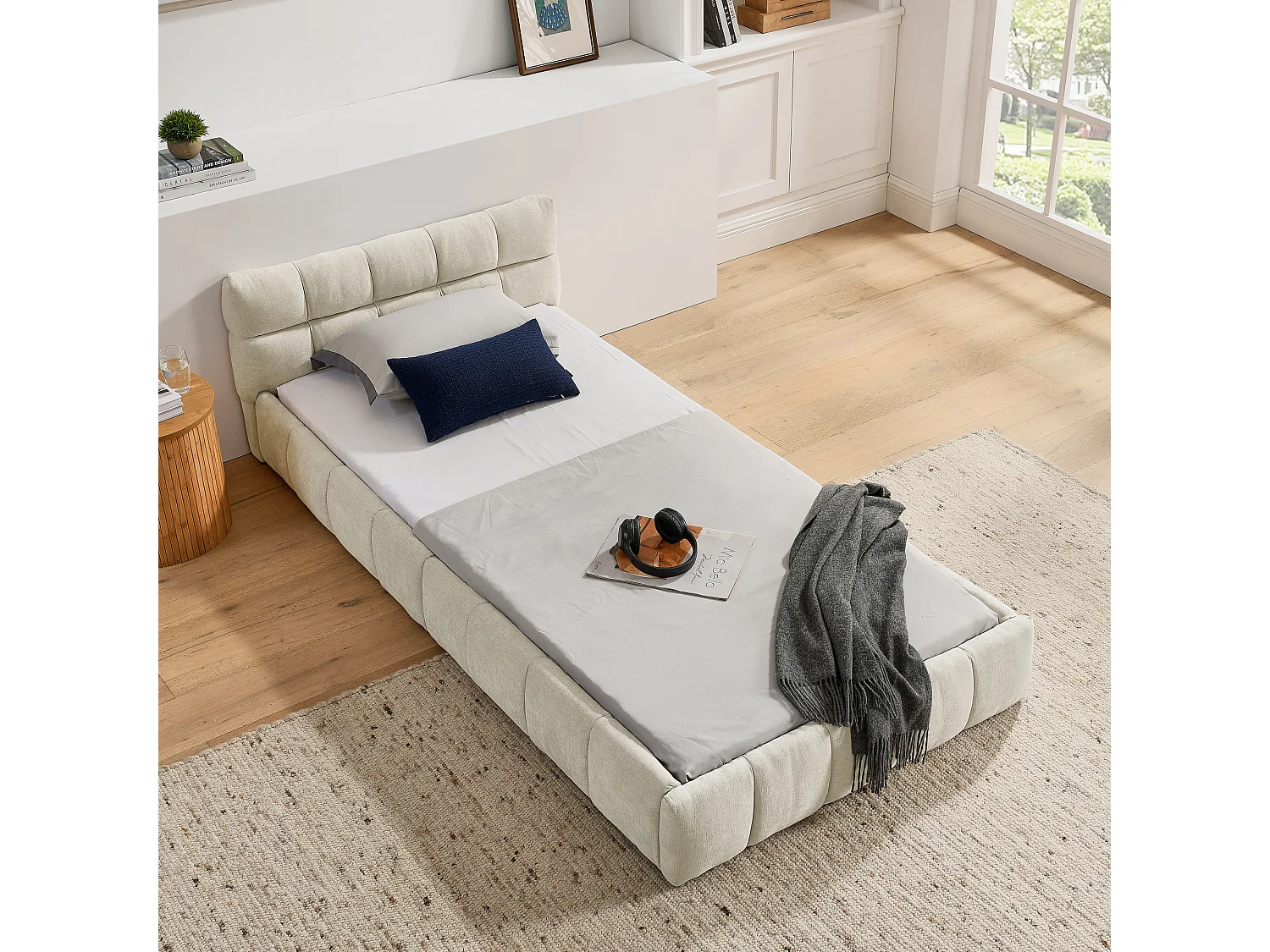 Lit enfant simple beige 90x200cm, matelassé carré, tissu chenille, bois + métal