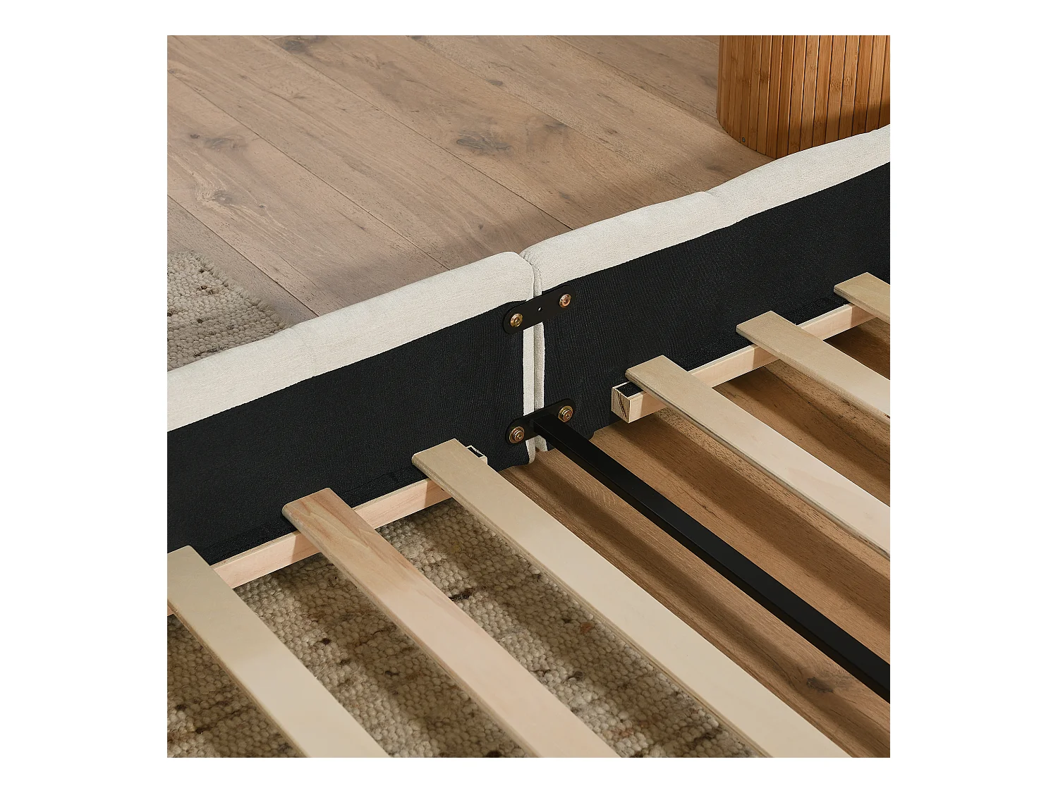 Letto matrimoniale beige 140x200cm, trapuntato quadrato, tessuto ciniglia, legno + metallo