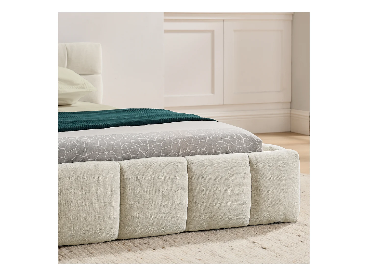 Letto matrimoniale beige 140x200cm, trapuntato quadrato, tessuto ciniglia, legno + metallo