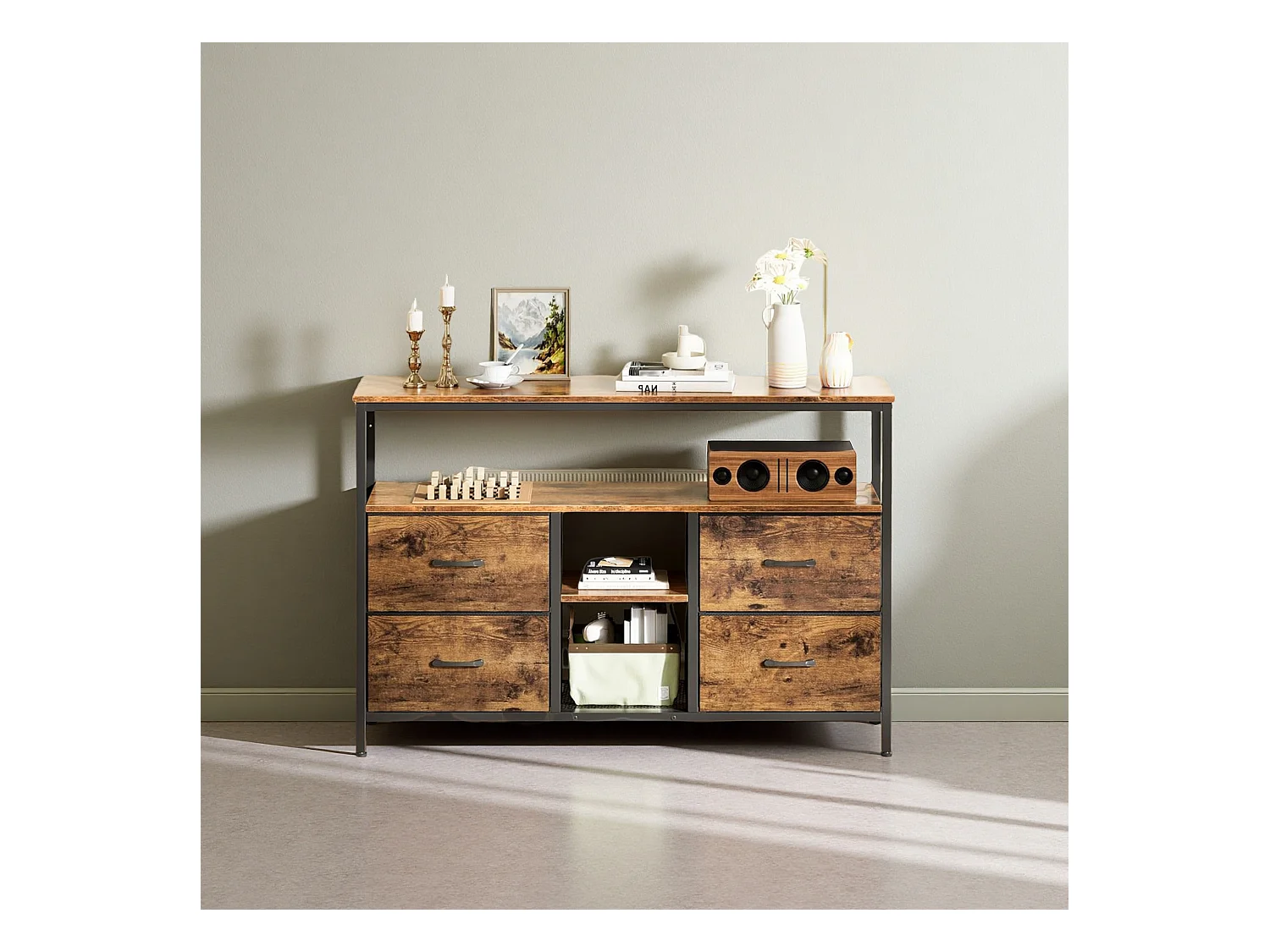 Móvel para TV até 108 cm com tampo efeito madeira de tigre, 4 gavetas de tecido vintage e estrutura metálica robusta – design retrô moderno