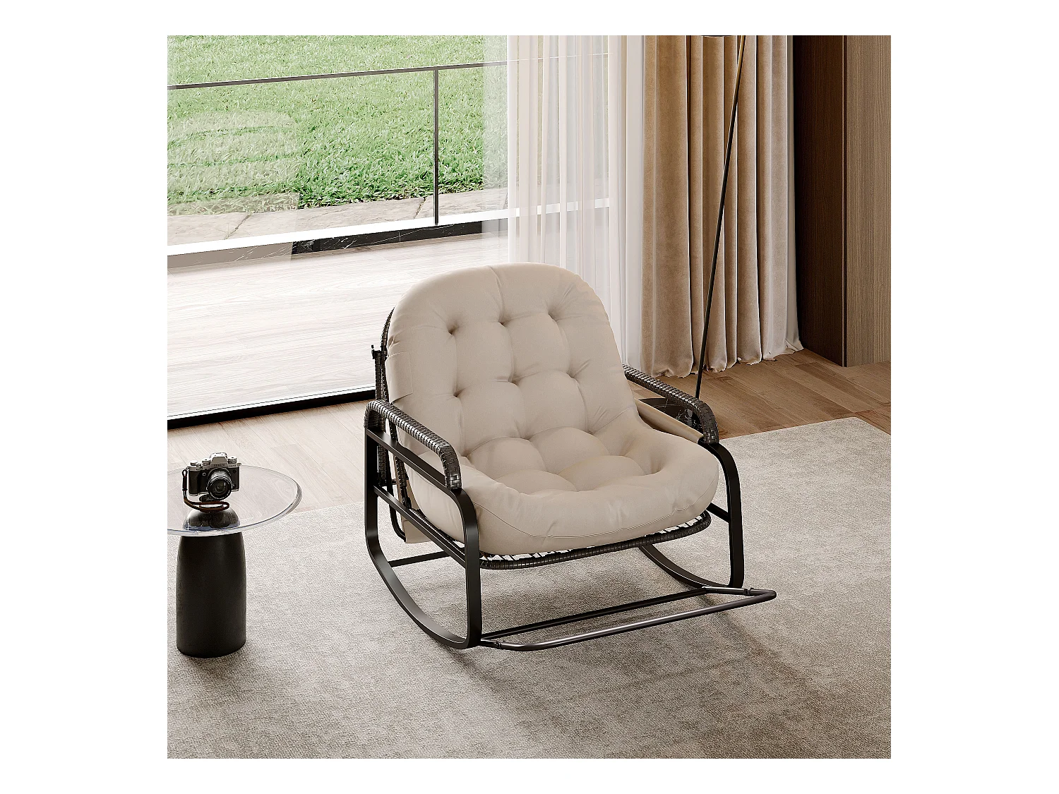 Fauteuil à bascule extérieur avec coussin beige, dossier réglable, repose-pieds pliable et auvent, rotin tressé, idéal balcon jardin terrasse