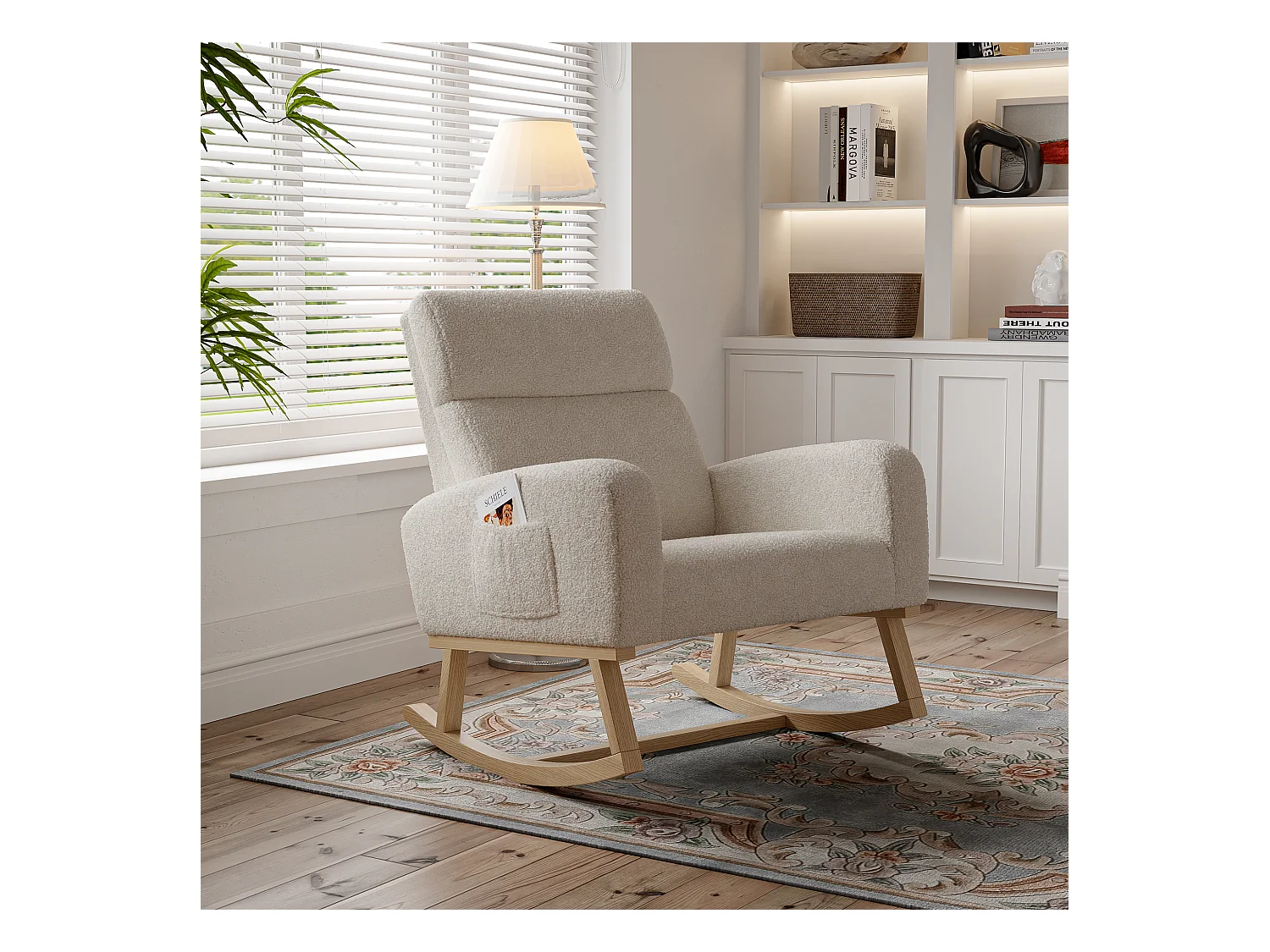 Beige schommelstoel van teddystof met zijvakken, brede zitting en stille antislipkussentjes