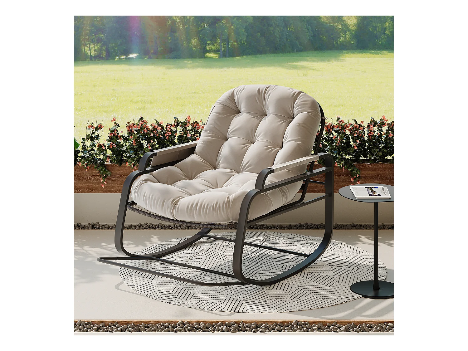 Fauteuil à bascule d’extérieur en rotin avec repose-pieds pliable, coussin beige et rangement sur accoudoirs – design moderne