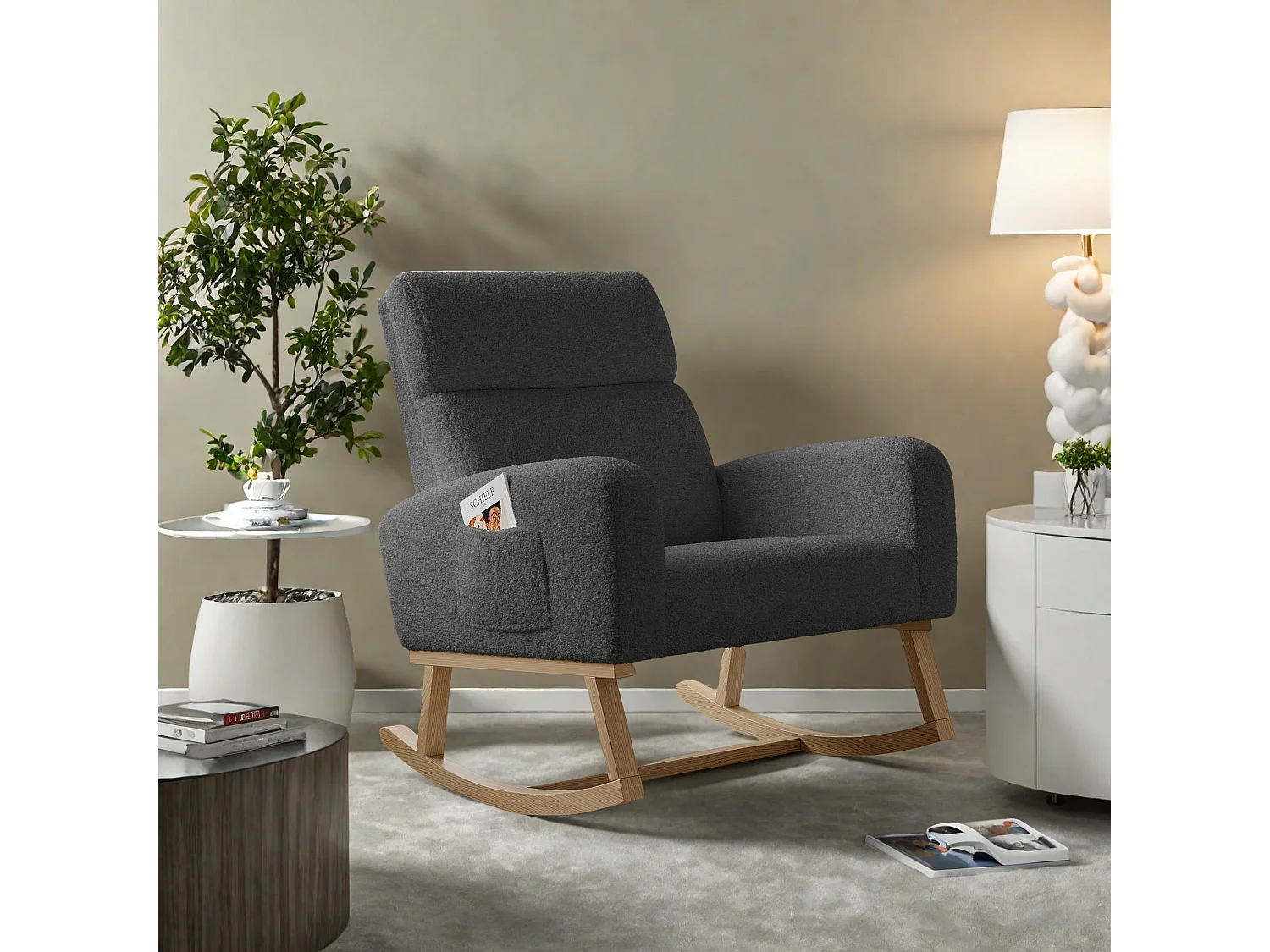 Cadeira de balanço em tecido Teddy preto com bolsos laterais, assento largo e almofadas antiderrapantes silenciosas