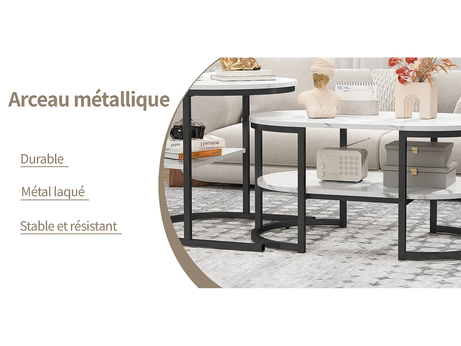 Mesas de centro nido ovaladas y redondas en efecto mármol blanco con marco negro, creando un diseño moderno y elegante.