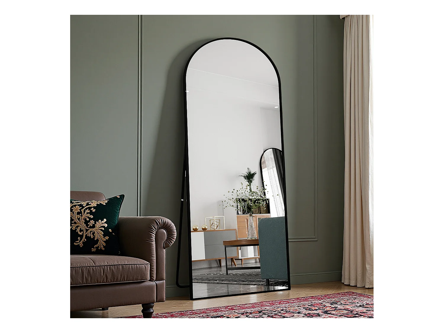 Spiegel op ware grootte 180 x 80 cm van gehard glas met zwart aluminium frame, gebogen vorm, grote staande spiegel