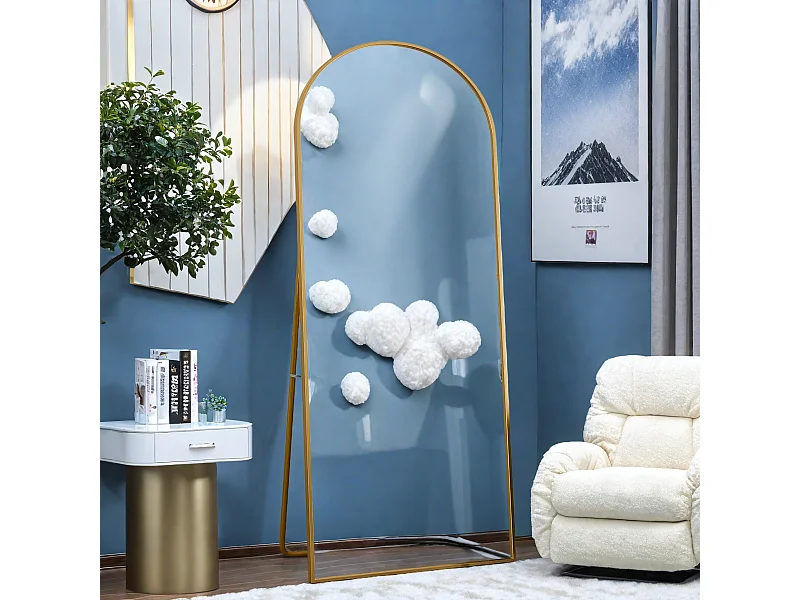 Spiegel op ware grootte 180 x 80 cm van gehard glas met gouden aluminium lijst, gebogen vorm, grote staande spiegel