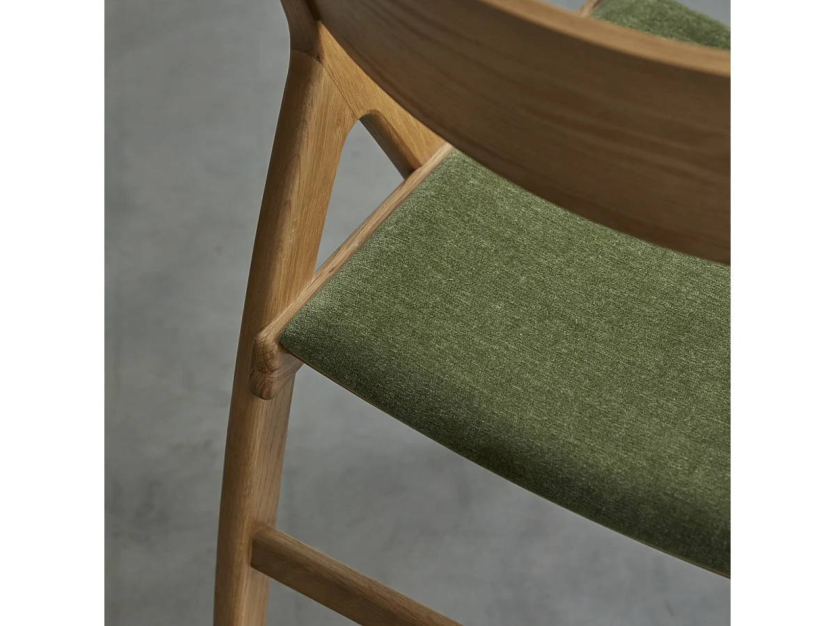 Chaise en bois de chêne massif et velours vert