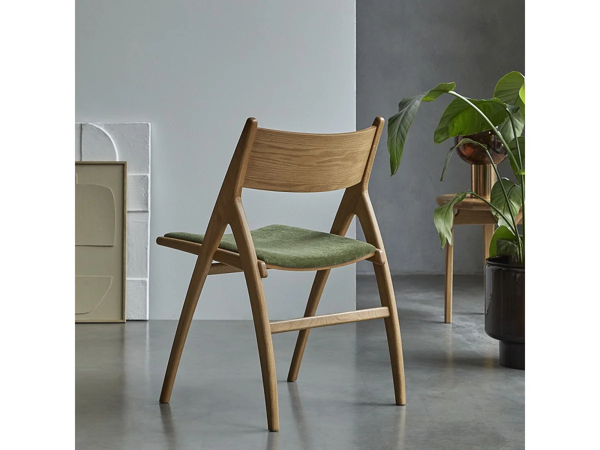 Chaise en bois de chêne massif et velours vert