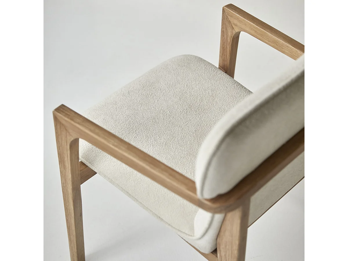 Fauteuil Viktor en bois d'acacia massif et tissu écru