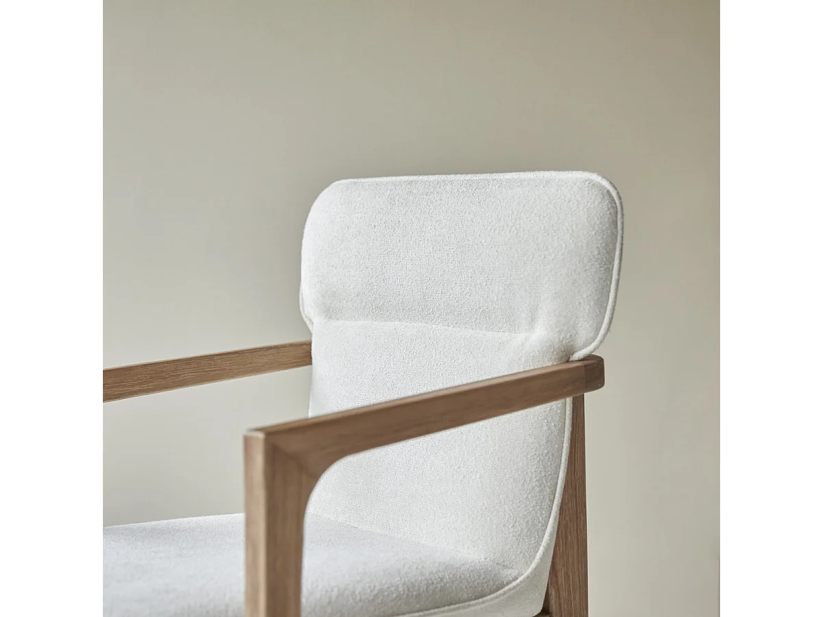 Fauteuil Viktor en bois d'acacia massif et tissu écru