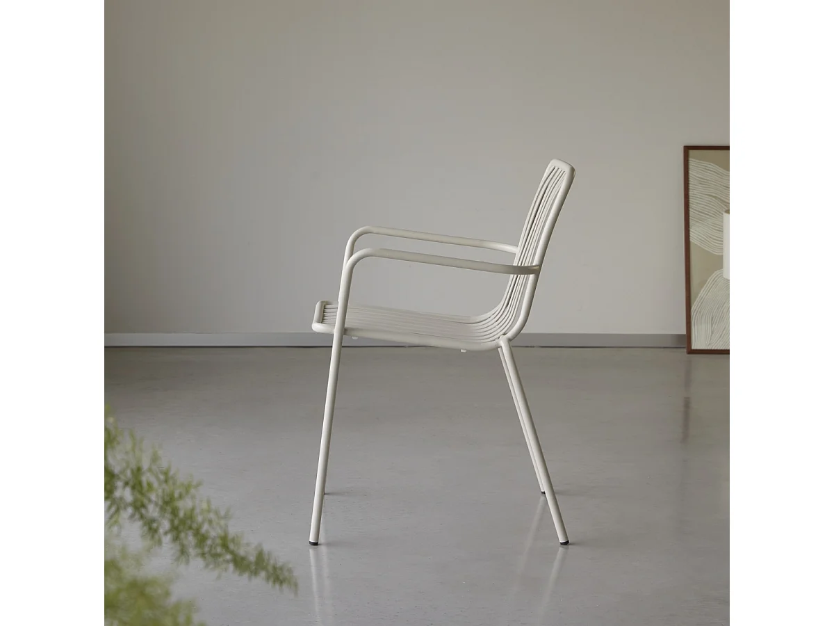 Sessel Gaby Cream aus beschichtetem Metall