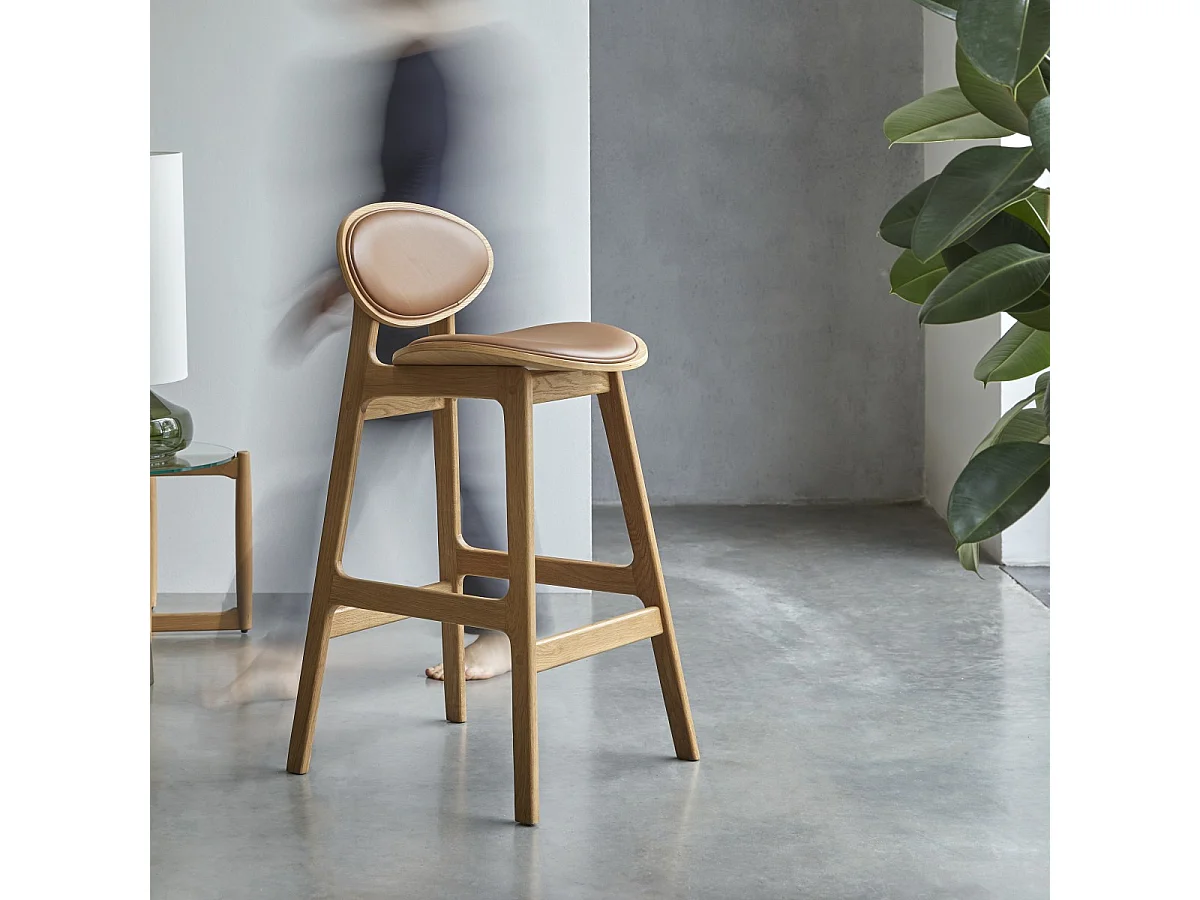 Sgabello in legno di rovere massello e pelle