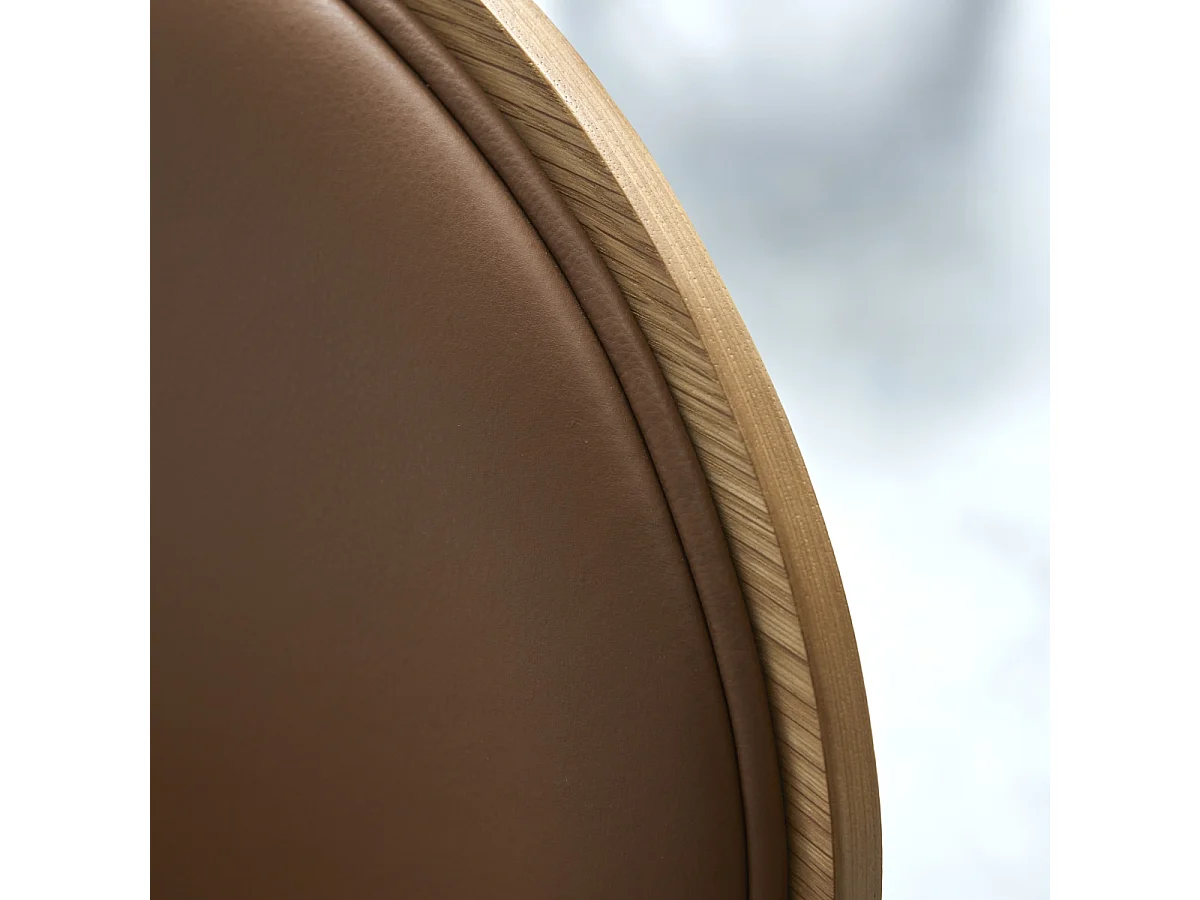 Sgabello in legno di rovere massello e pelle