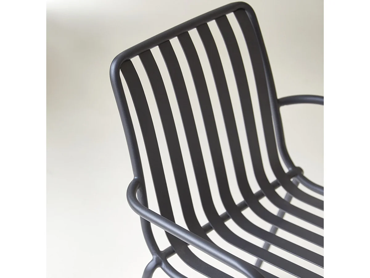 Fauteuil en métal peint Gaby black